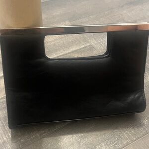 le chateau Black Leather Wristlet